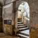 ...si trova un arco tufaceo che conduce al vano scala 